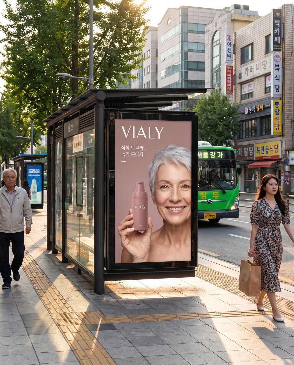 Vialy sur un abribus à Séoul